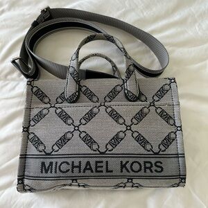 Michael Kors GiGi Small Messenger bag